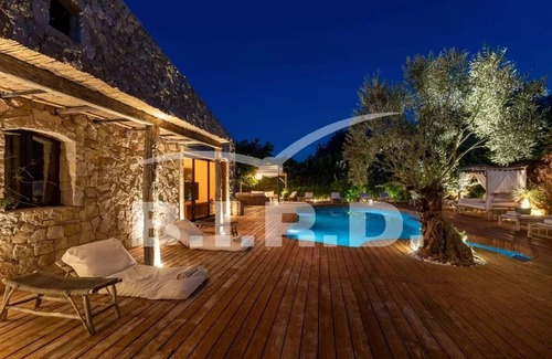 Grimaud House | EXCEPTIONAL MODERN VILLA