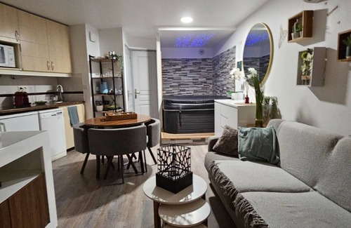 Cap Esterel Apartment | Exceptional SEA VIEW - Jacuzzi - Garden - Air conditioning - Fiber at CAP ESTEREL