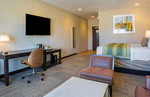 Sunland Park House | Exceptional Suite! Superb Amenities & Location