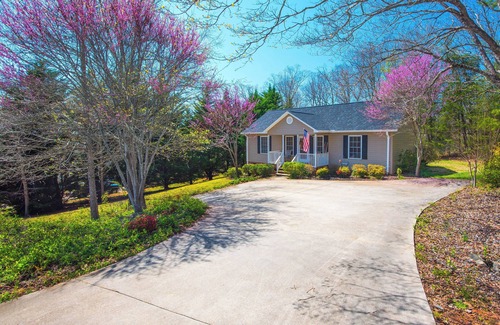 Pickens House | EXCEPTIONAL, SUPER CLEAN! IN THE FOOTHILLS OF THE BLUE RIDGE MTN.! NO ANIMALS!