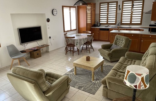 Chambellay House | Exceptional view and direct access to the Mayenne opposite the towpath