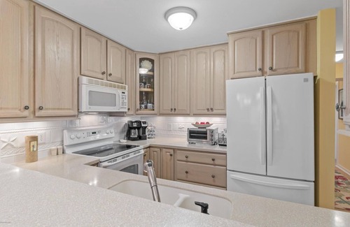Pine Knoll Shores Condo | Exceptionally Clean 3Br/3Ba Oceanfront Condo in the Heart of the Crystal Coast