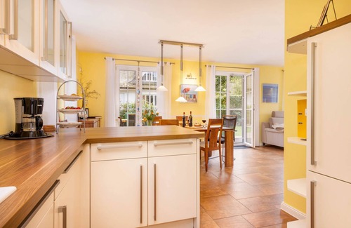 Glowe House | Excl. Thatched-roof house with feel-good character in idyllic location, 8 pers.