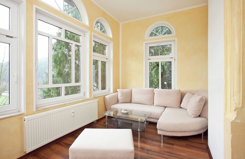 Grunhainichen Villa | Exclusive apartment in the beautiful Ore Mountains with conservatory and villa park