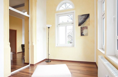 Grunhainichen Villa | Exclusive apartment in the beautiful Ore Mountains with conservatory and villa park