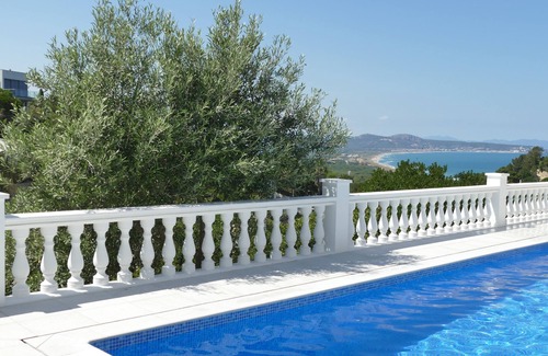 Begur Villa | exclusiv villa with superb sea view over the beach of Pals