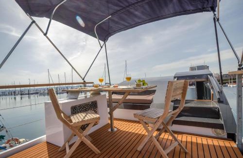 Baiona Apartment | Exclusivas vistas al mar en casa barco, pleno centro, terraza, parking