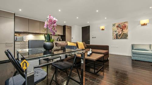 Swiss Cottage Apartment | Exclusive 1 bed 1 bath in St John's Wood