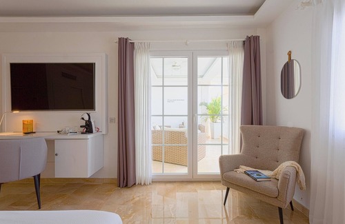 El Cortecito House | Exclusive 10BR Retreat – Rooftop, Chef + Daily Cleaning – 1min walk to Beach