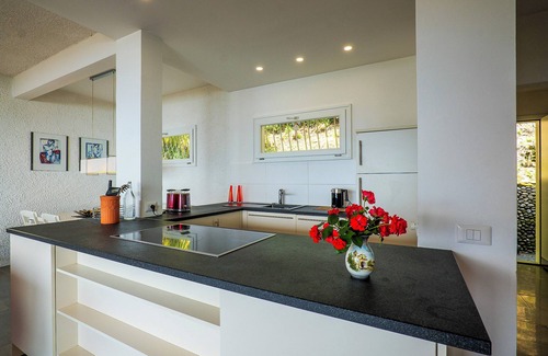Agra Apartment | Exclusive 3-room apartment with spectacular lake views and elegant pool area