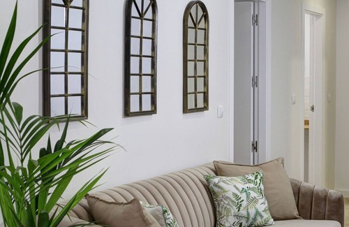 Figares House | Exclusive apartment in the city center with parking