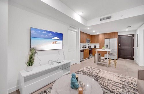 Overtown Apartment | Exclusive Condo in Downtown Miami W/Pool Views and Free Parking