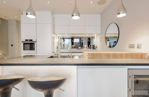 Brompton & Hans Town House | Exclusive & Decadent Luxury Mews by VA Museums