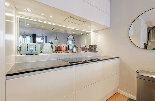 Brompton & Hans Town House | Exclusive & Decadent Luxury Mews by VA Museums