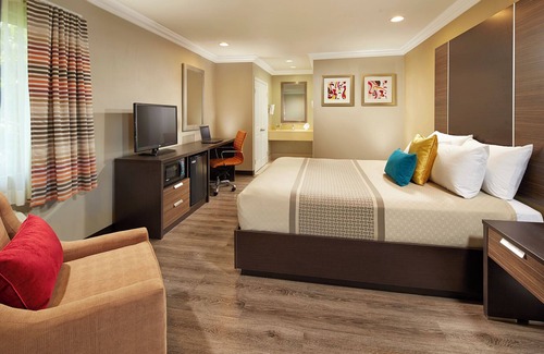 Anaheim Resort Hotel | Exclusive Disney Getaway! Steps from Downtown Disney & Theme Parks, Pool