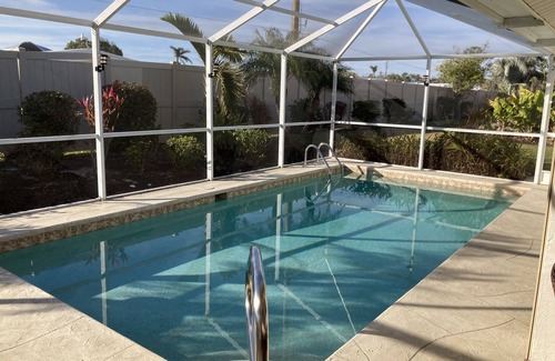 Iona House | Exclusive Fort Meyers home in gated golf community close to beaches!
