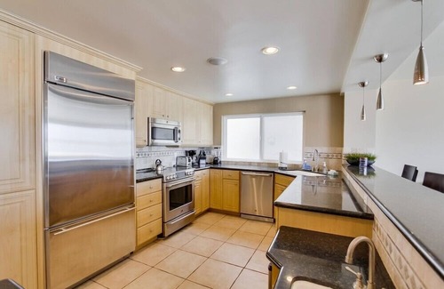 Central Mission Beach Condo | Exclusive Ground Fl Patio 3 Levels of WaterFront A/C