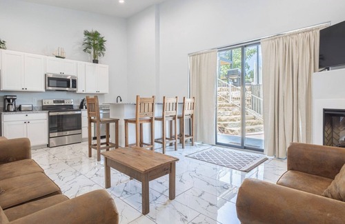 Indian Point Villa | Exclusive Heated Pool with Hot Tub, Game Room 3 min. SDC,15 min to Branson!