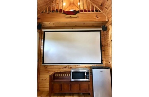 Fletcher House | Exclusive Heated Treehouse; 15 min to Asheville!