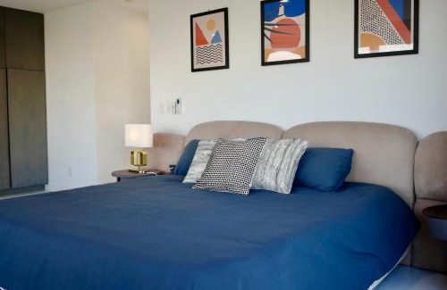 Hollywood Hills West House | Exclusive Hillside Hideaway-Private Room