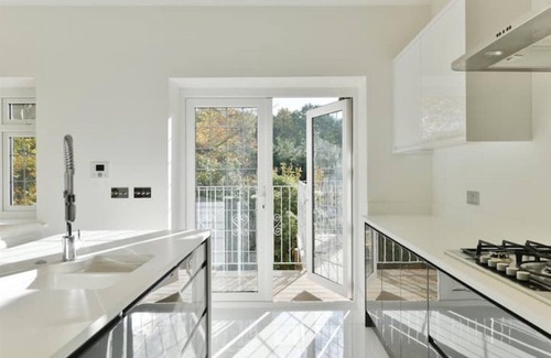Kingswood Apartment | Exclusive kingswood Warren estate luxury apartment