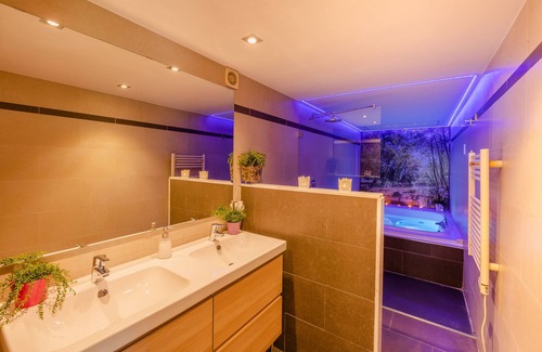 Vilafreser House | Exclusive loft with jacuzzi, tantra chair, garden and pool