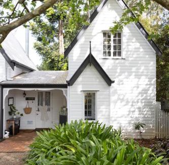 Witta House | Exclusive Luxury Designer Cottage Estate for 10 - Peaceful Retreat Just 8 Minutes from Maleny
