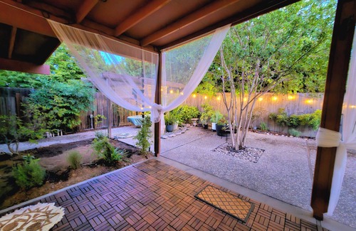Arden-Arcade House | Exclusive Mid-Century Modern Retreat