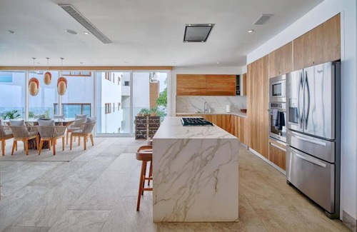 South Shore Hotel Area Condo | Exclusive Oceanfront Retreat w/Resort Amenities