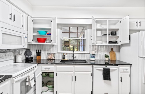 Greenville - Spartanburg House | Exclusive Retreat in Greenville Close to Woodruff Rd, Pelham Rd, and Downtown