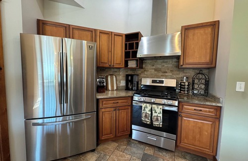 North Pole House | EXCLUSIVE Retreat- Red Dog Ranch- 120+ PRIVATE acres, Pet Friendly!