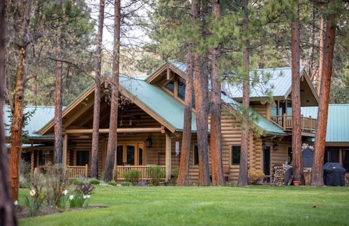 Grantsdale House | Exclusive Riverfront Lodge