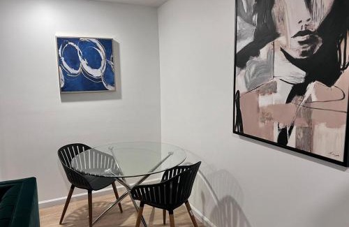 Ampere Apartment | Exclusive Spacious 2 Kings Bed by EWR-NYC