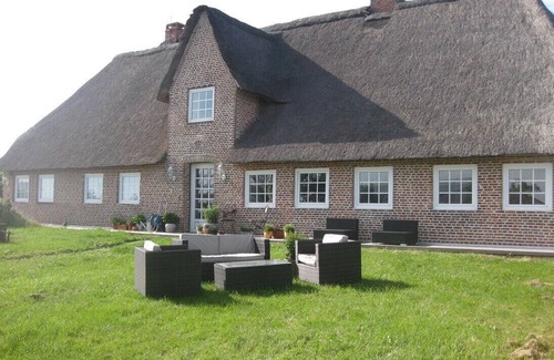 Dagebuell Apartment | Exclusive, spacious apartment in the thatched house built in 1840 restored in 2010
