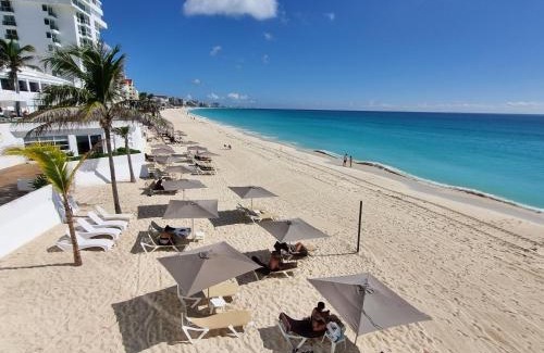 Zona Hotelera Apartment | Exclusive studio on the beach, minimalist, gym, pool, jacuzzi, balcony
