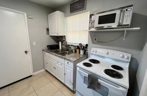 Tampa Apartment | "Exclusive Unit: Sleeps 3, Central Location"