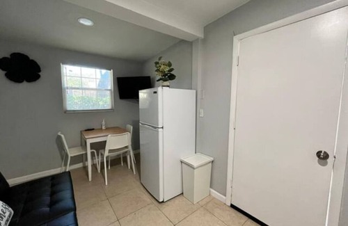 Tampa Apartment | "Exclusive Unit: Sleeps 3, Central Location"