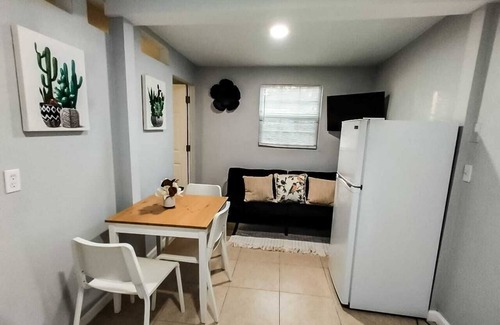 Tampa Apartment | "Exclusive Unit: Sleeps 3, Central Location"