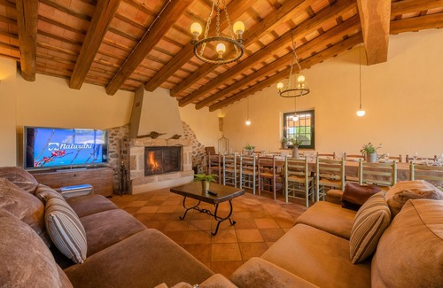 Palau de Santa Eulalia Cottage | Exclusive villa with pool, barbecue and near the river. Ideal for families