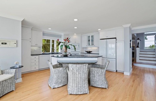 Branford House | Exclusive Weekend Summer Sale here Waterfront Beach Home🏖️Hot Tub+Stunning Views