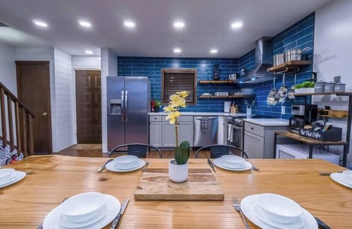 Village at Camelback House | Exec fun for Hot Tub, Sauna, Kayaks!