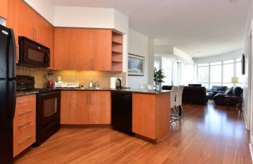 Downtown Mississauga Condo | EXECUTIVE 2 BEDROOM 2 BATH CONDO SQUARE ONE