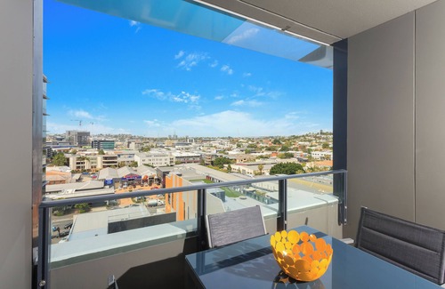 Fortitude Valley Apartment | Executive 2BR Fortitude Valley apartment with pool and views