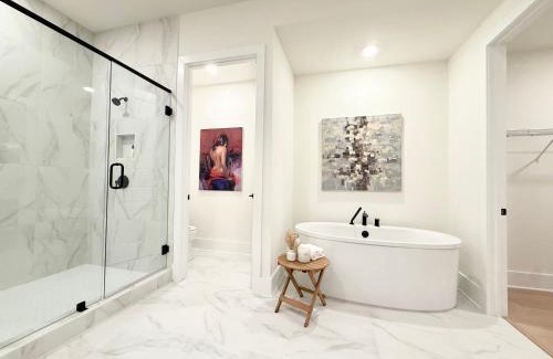 Alpharetta House | Executive 3BR Townhome Rooftop & Elevator Near Avalon