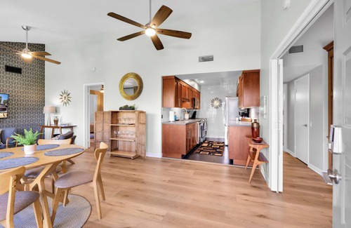 Palm Springs Condo | Executive Central Palm Springs 2bd 2b Condo.