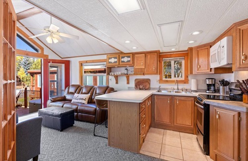Braddock Hill Ski Chalet | Executive Chalet backs to the Swan River on Shuttle Route