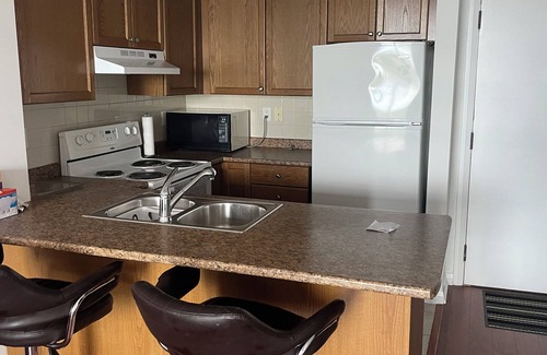 Hurontario Condo | EXECUTIVE CONDO, (FULLY FURNISHED)nOne bedroom plus den, located in Mississauga.