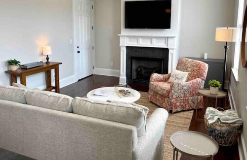 Thomasville Condo | Executive Condo - King Bed & Garage