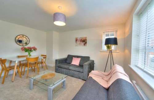 Milton Keynes Apartment | Executive Fairfields Apartment by PAY AS U STAY