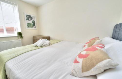 Milton Keynes Apartment | Executive Fairfields Apartment by PAY AS U STAY